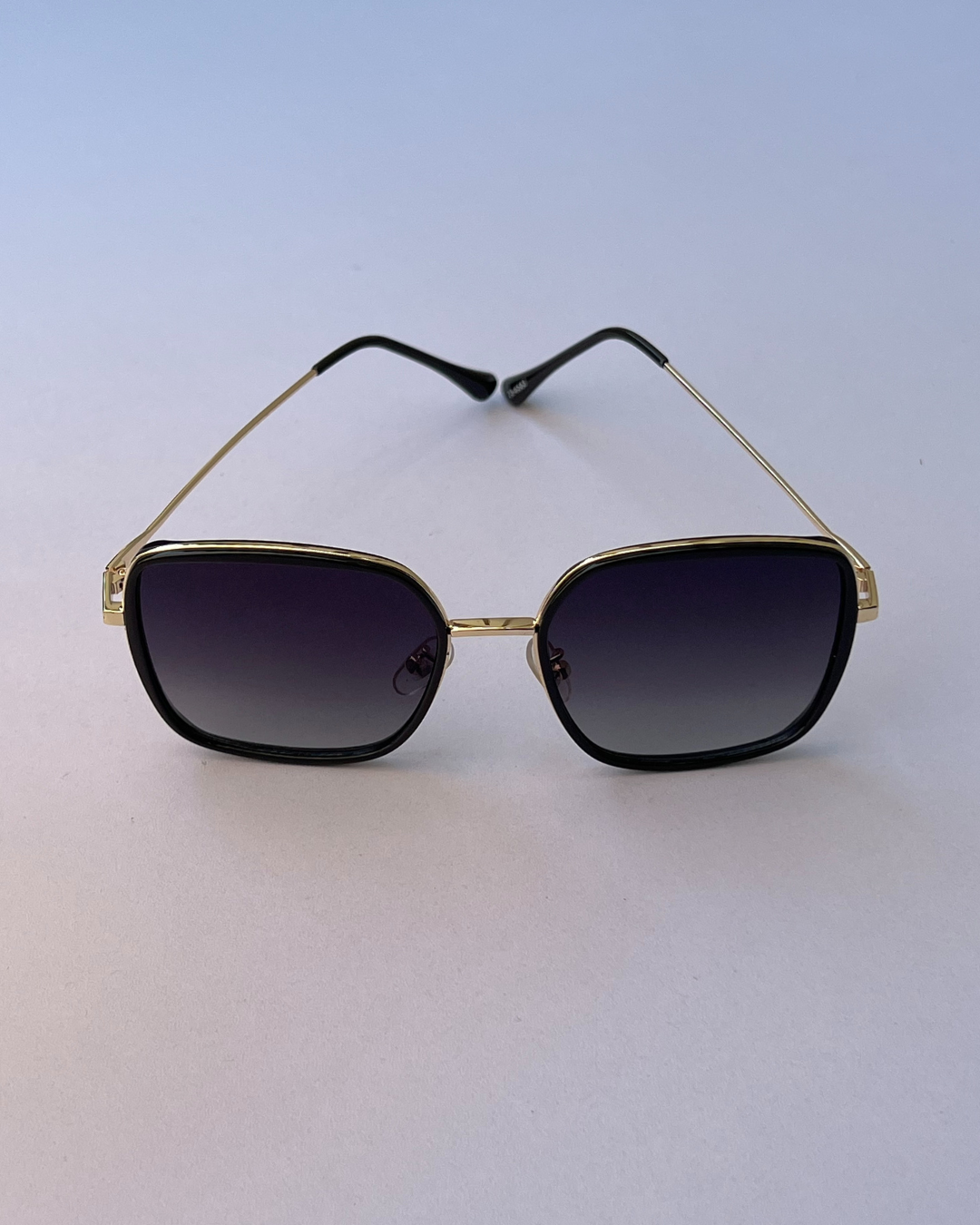 Black Square Sunglasses with Gold Temples – Classic & Bold Look