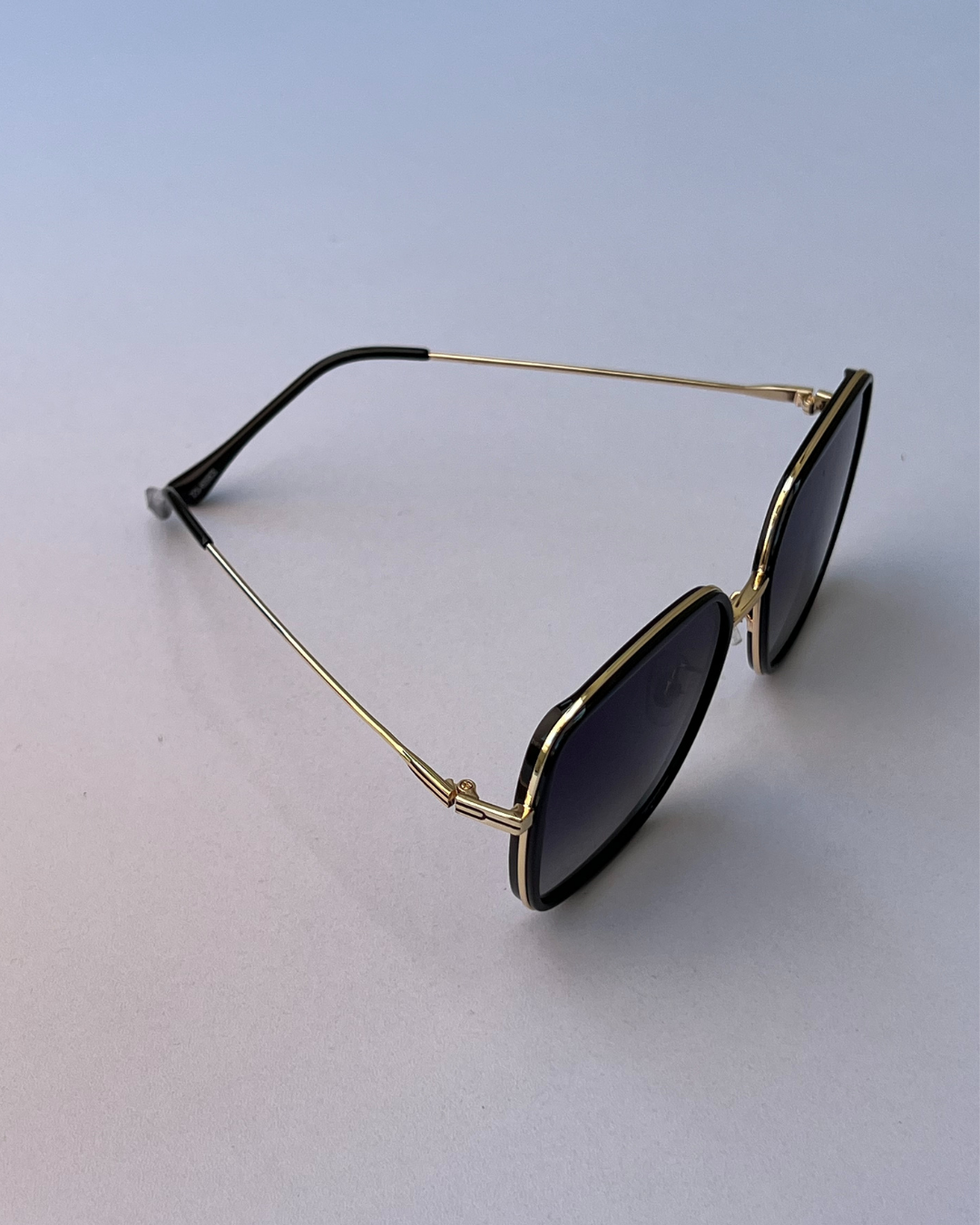 Black Square Sunglasses with Gold Temples – Classic & Bold Look