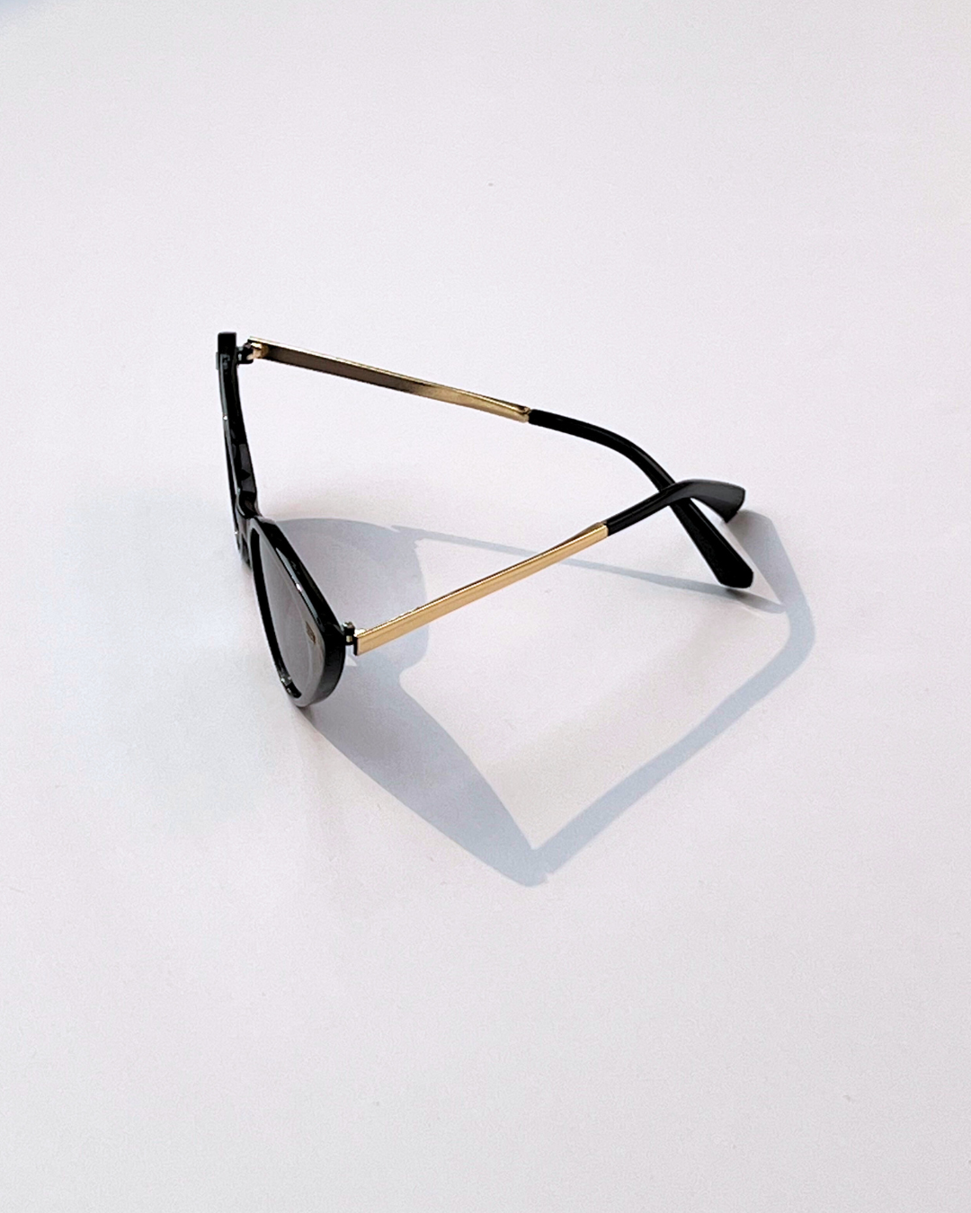 Retro Cat Eye Sunglasses – Black Frame with Dark Lenses