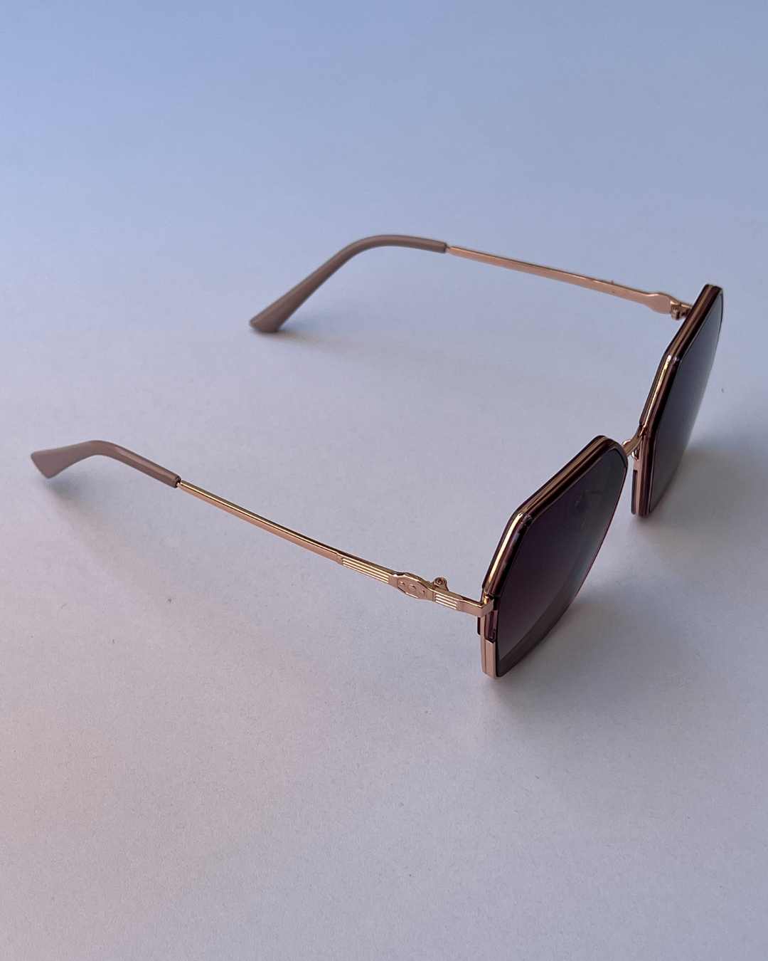 Geometric Rose-Tinted Sunglasses – Stylish Angular Frame