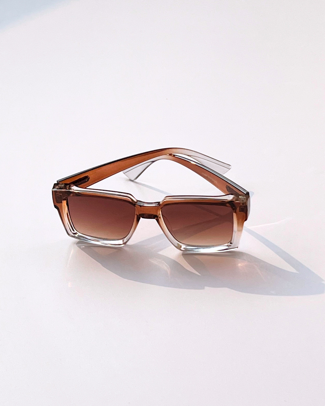 Minimalist Square Sunglasses – Brown Gradient Frame