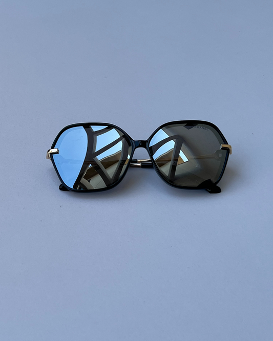 Oversized Black Mirrored Sunglasses