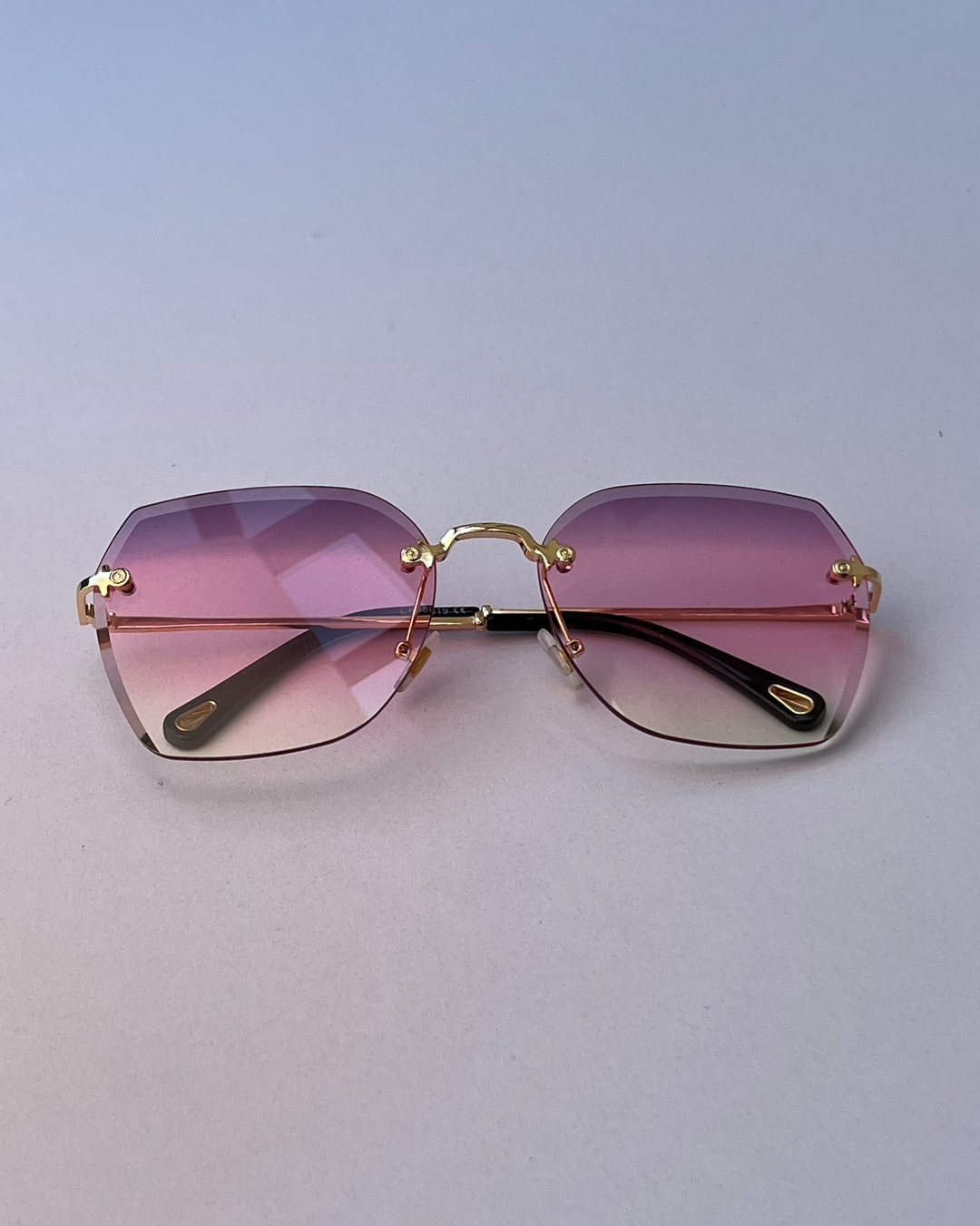 Oversized Pink Gradient Rimless Sunglasses – Gold Accent