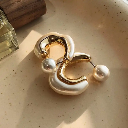 Picture of Elegant Pearl Earrings